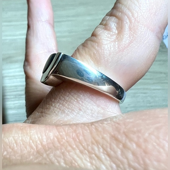 Vintage Designer Signed Movado Sterling Silver Onyx Radius Ring, Size 5.5 - Picture 9 of 10